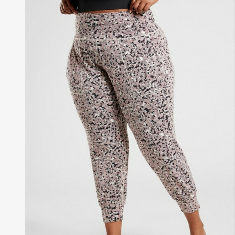 Athleta Salutation Textured Jogger In Meadow Decadent Chocolate